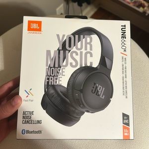 JBL Tune 660 noise cancelling headphones
